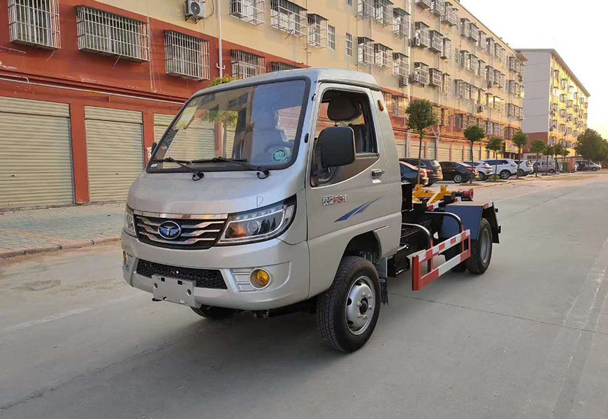 唐駿后雙胎汽油機(jī)勾臂垃圾車 國六